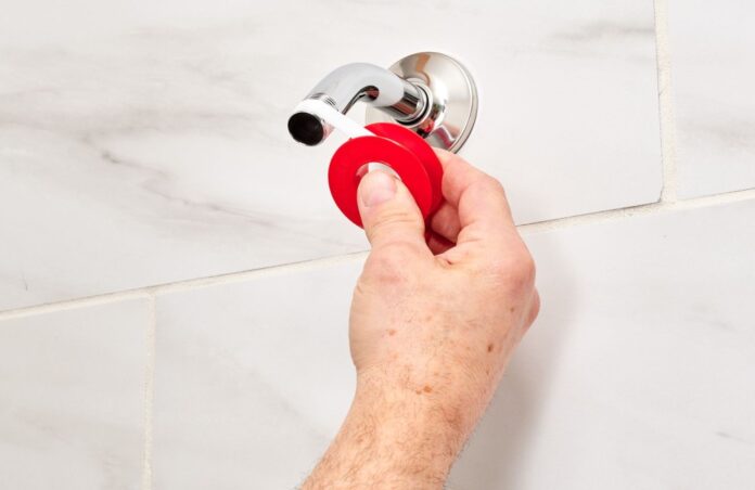 Discover 8 essential steps to repair your shower base!